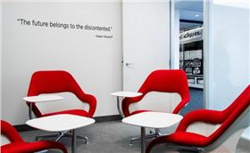 上海辦公家具廠家：可口可樂公司培訓室