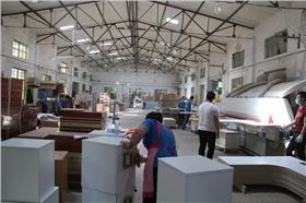 碧江膠板二部生產(chǎn)現(xiàn)場