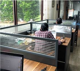 辦公桌屏風(fēng)隔斷