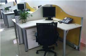 屏風(fēng)隔斷辦公桌
