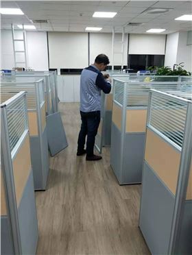 屏風(fēng)隔斷辦公桌