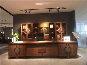 實(shí)木辦公桌定制