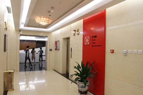 上海辦公家具廠家——碧江辦公家具網為漢今國際打造的前臺大廳