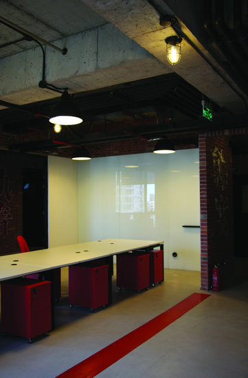 上海辦公家具廠家&mdash;&mdash;工業風下的公共白板區