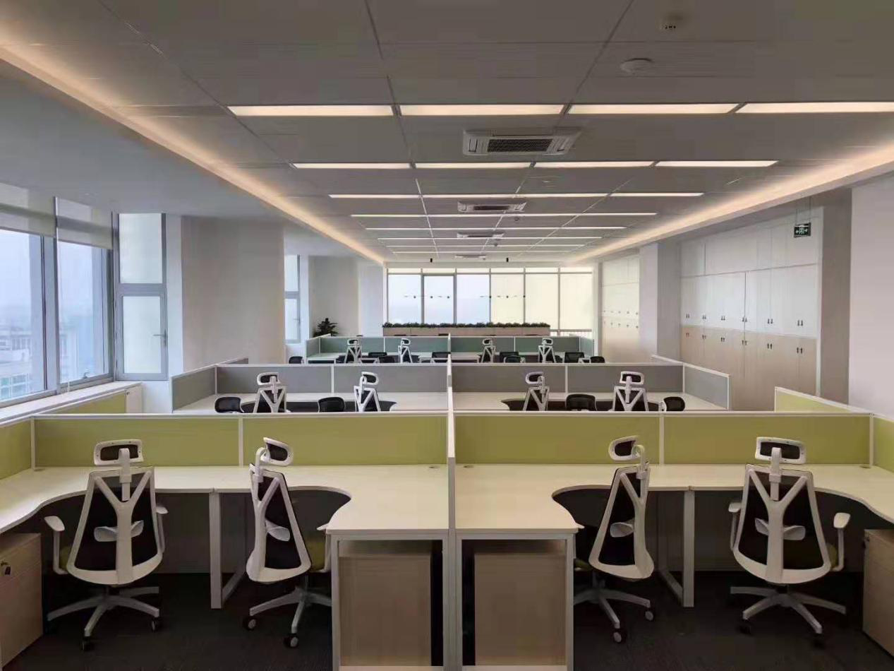 屏風(fēng)式辦公桌廠家