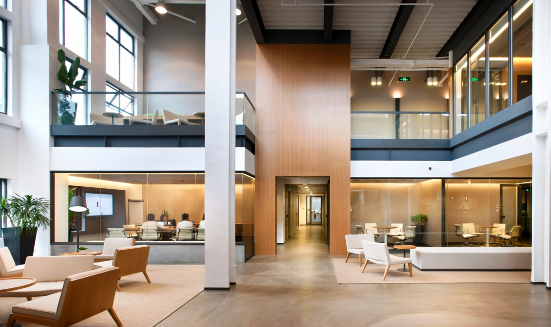 辦公桌辦公椅擺放